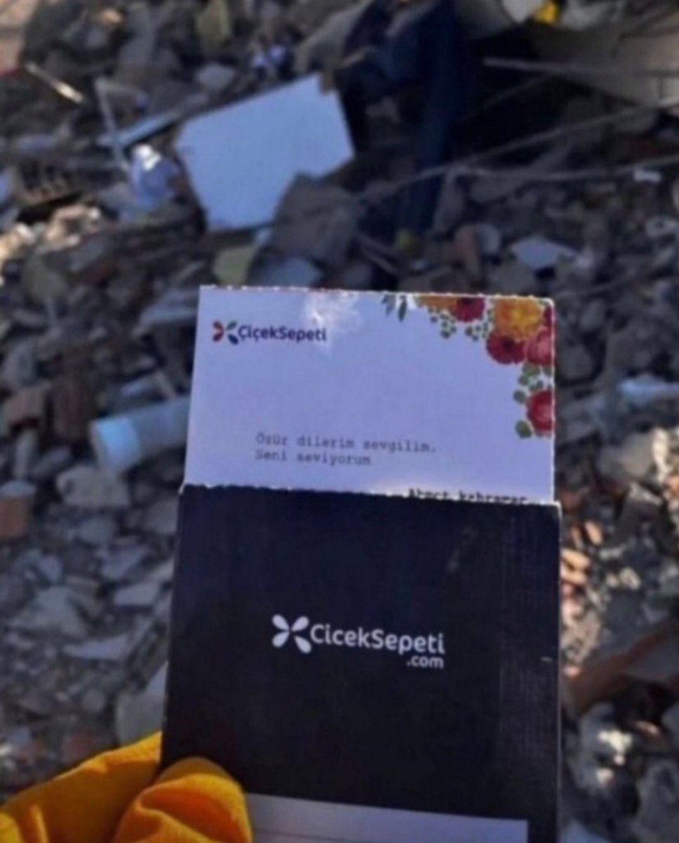 anbeanews's tweet photo. Küskünlükler ve kalp kırıklıkları için ne kadar kısa bir ömür.. https://t.co/6JsAMBgscV