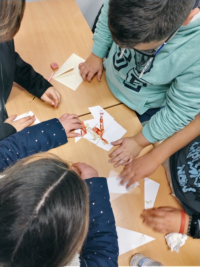 rosamolmos's tweet photo. Lunes de #EscapeRoom para repasar contenidos de ciencias antes del próximo control.
#gamificación
#escaperoom
#situacionesdeaprendizaje https://t.co/TcG2HvuJts