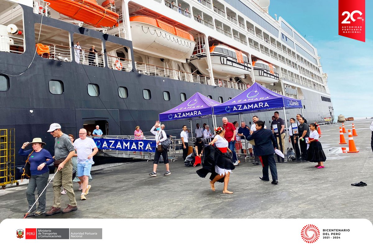 🚢 #LaLibertad | El norte del país sigue siendo un destino idóneo para el #TurismoDeCruceros. El fin de semana arribó al Terminal Norte Multipropósito de Salaverry, operado por Salaverry Terminal Internacional, el crucero “AZAMARA ONWARD”, con 527 pasajeros y 398 tripulantes.