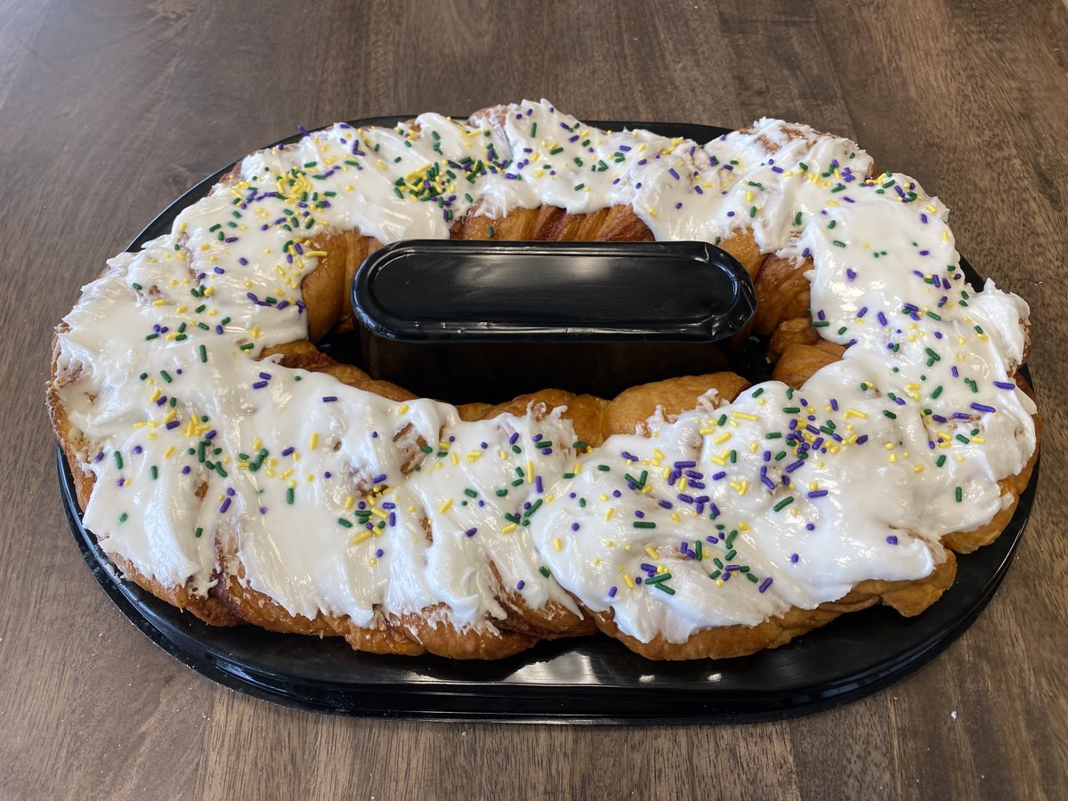 kingcakesnob's tweet photo. The friendly competition continues! Head to https://t.co/aeRsAVrOCo now and vote for your FAVORITE King Cake. 

There are 5 categories: Traditional, Filled, Presentation, Flavor &amp; Freshness. 

Who will win? It's up to you!

Vote now! ☑️

https://t.co/AWimWD15XH https://t.co/YweYJqzUkR