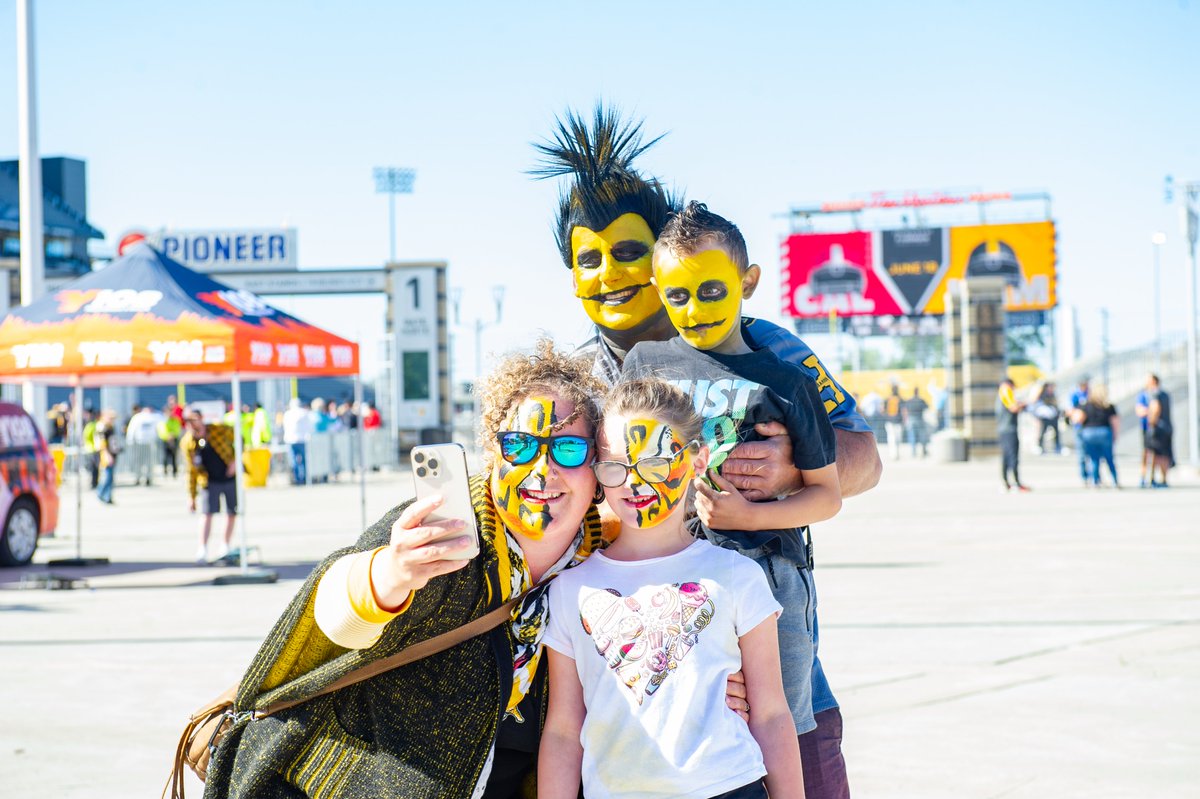 Ticats's tweet photo. Happy Family Day, TigerTown! 🖤 💛 

#Ticats | #CFL https://t.co/2ykMdYNusE