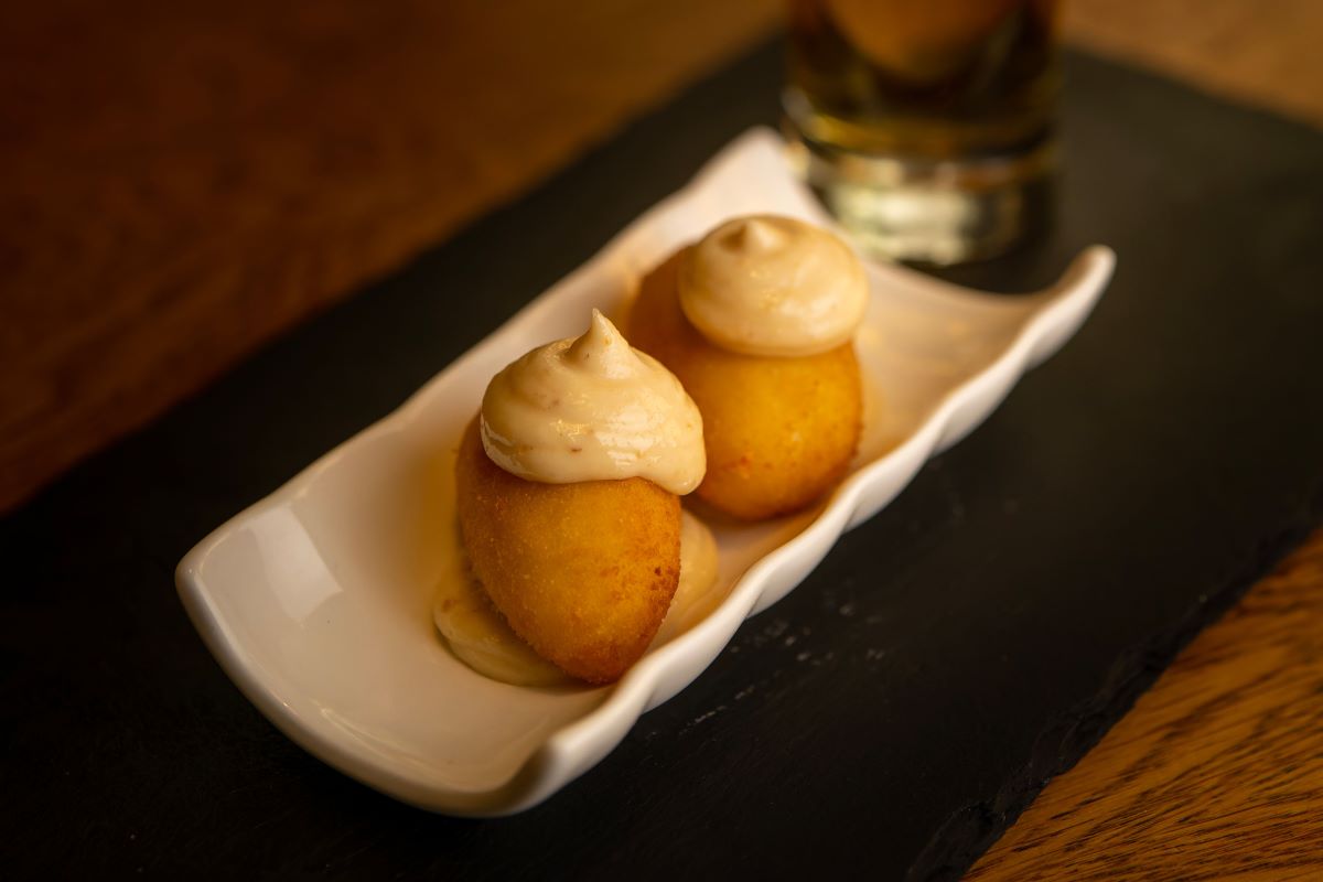 KGB Madrid, tapeo de alta cocina, con los mejores chefs - Nutriguía (Desde 2002) #tapeogourmet #restaurantes #restaurantesMadrid #kgbmadrid @KGBMalaga nutriguia.com/gastronomia/kg…