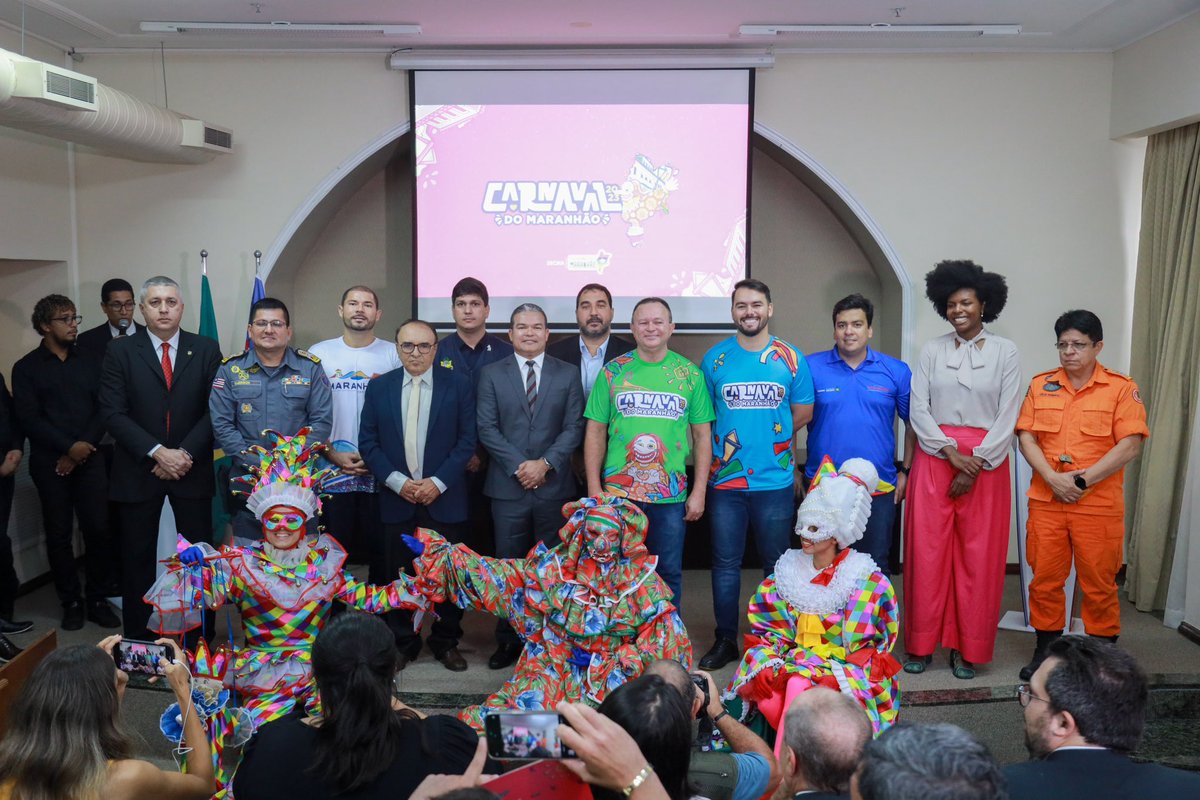 carlosbrandaoma's tweet photo. Tudo pronto para o maior Carnaval da nossa história. Recebemos no Palácio dos Leões os profissionais da imprensa do Maranhão para apresentar a programação oficial dos cinco dias de folia.#carnavaldomaranhão https://t.co/Swuspf4Ap7