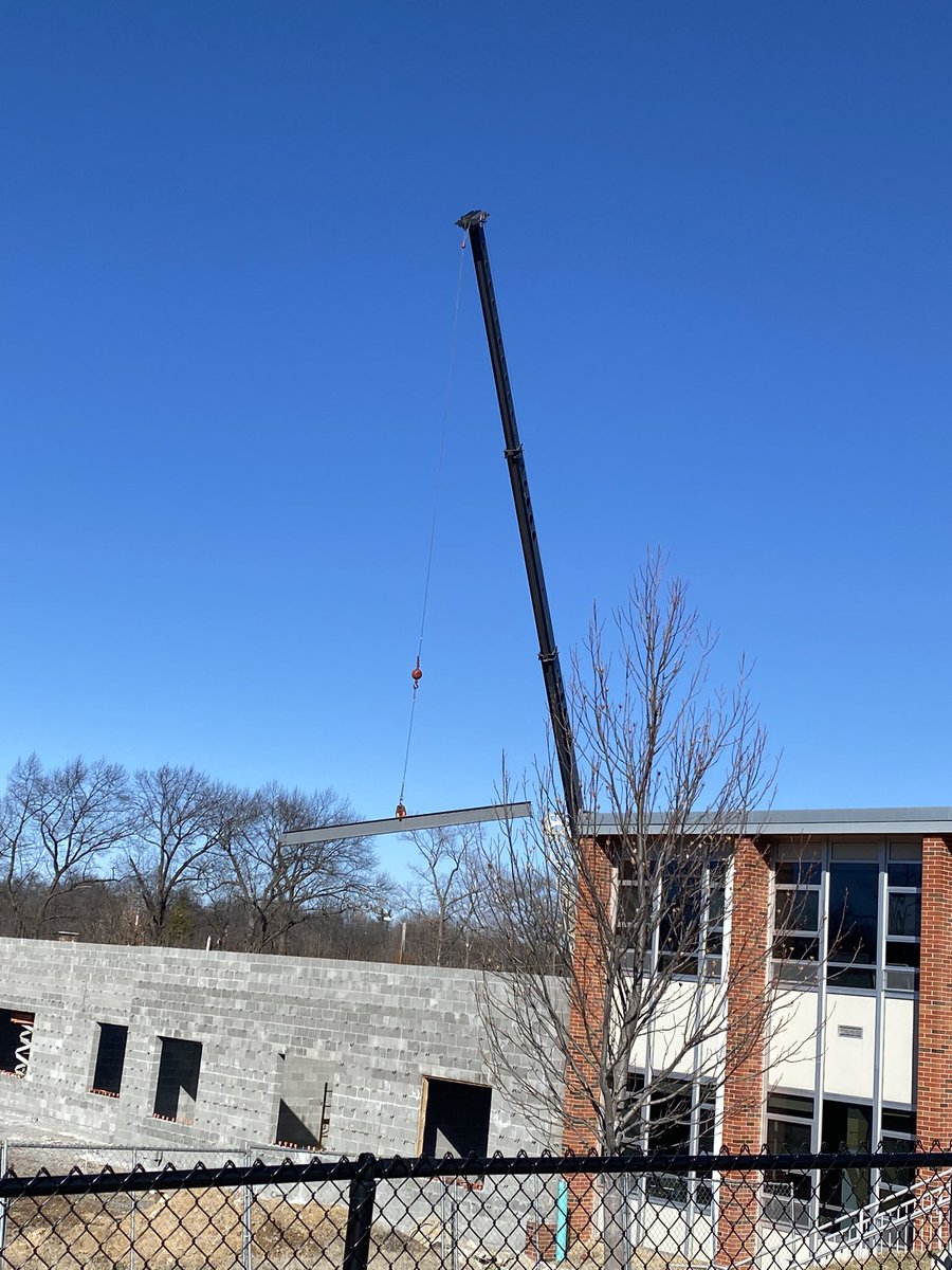 JohnsonRussBlvd's tweet image. There’s a crane!  And it’s moving!!  @RUSBLVD