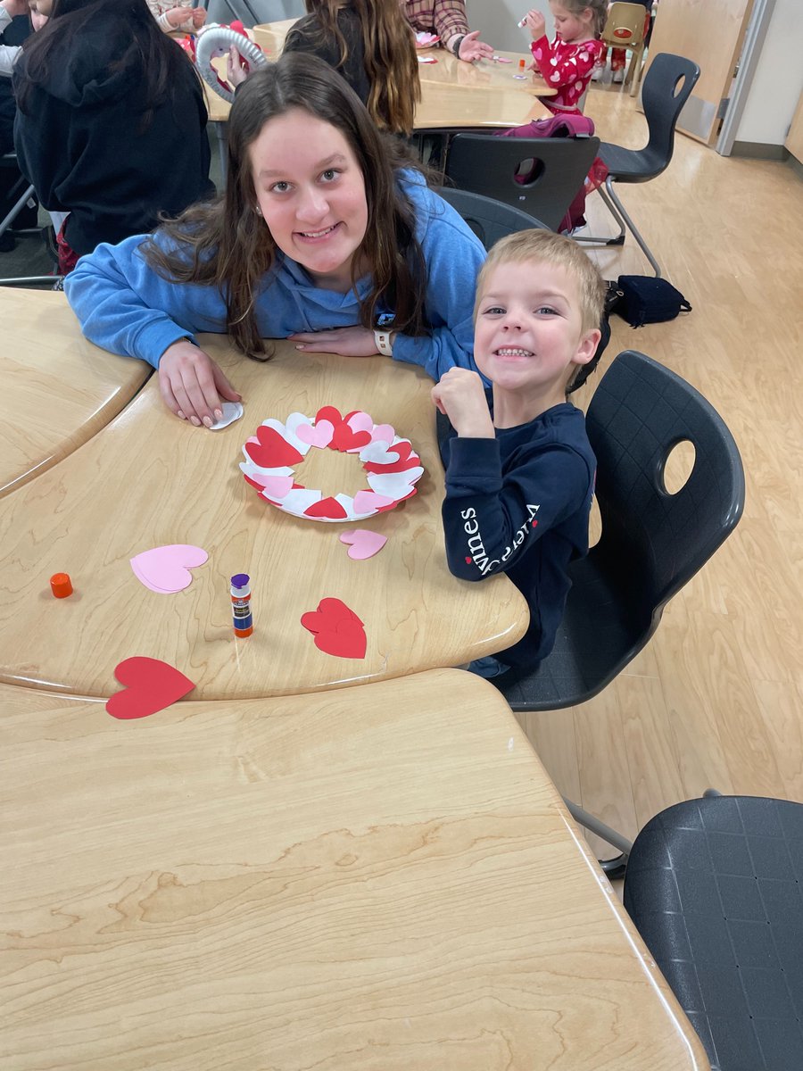 bauerfacs's tweet photo. @WilsondCRONE @loganhFMSD Valentines crafts with the 4K cuties ECE-1 students teaching fine motor skills while having a blast #valentinesthemedcraft #littlesandbigsloveeachother https://t.co/gNZki4mPyM