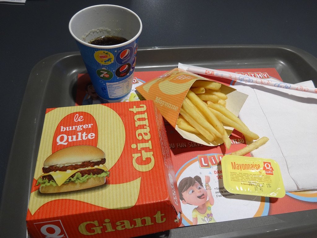 GossipRoomOff's tweet photo. 🚨 Quick veut ouvrir une vingtaine de restaurants cette année en France. L'objectif de la chaîne belge de fast-food ? Doubler de taille en 5 ans ! Les fans de Quick vont être ravis par cette bonne nouvelle ! 🍔🍟 (via Demotivateur) https://t.co/u9pQzlhNns