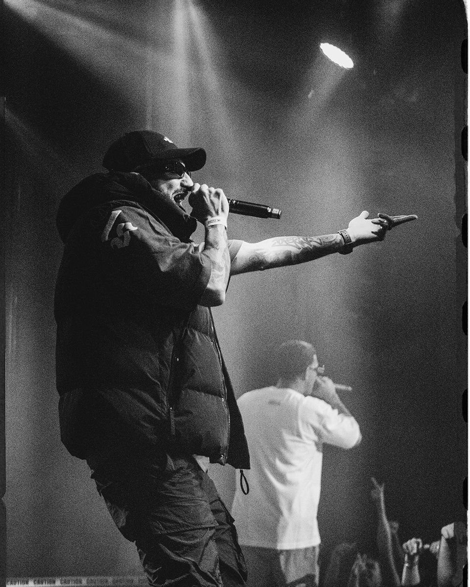 Algunas fotografías B&amp;N del concierto en Madrid de Elio Toffana "SHOCK WAVE TOUR 2023".

Aquí aparecen: <a href="/DanoZiontifik/">NUEVOS TRAPOS</a> <a href="/CruzCafune/">Cruz Cafuné</a> <a href="/HokeBBO/">HOKE BBO</a> <a href="/ToteKingOficial/">T O T E K I N G</a> #ElioToffana 

Muchas gracias por apoyar y compartir.