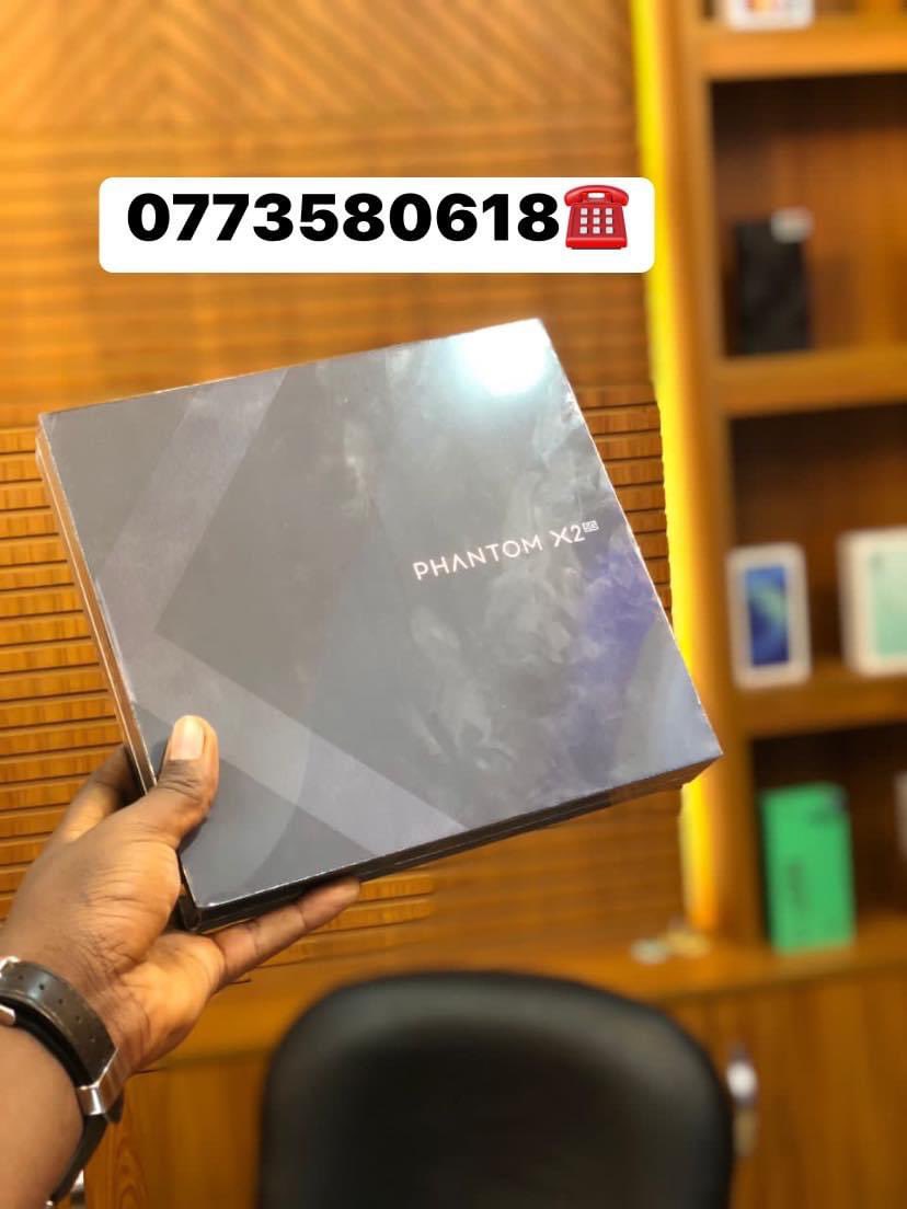 leneonlineshop's tweet photo. New babe around town  at now @leneonlineshop 💯📦🇺🇬

PHANTOM X2 PRO 256GB ROM / 12GB RAM 
AT ONLY 2,400,000

SWAPS AND TOP UPS ARE ALLOWED 

CALL/WTP 👉0773580618 FOR ORDER AND DELIVERY

#lene_electronics. #lene_store

#wedeliveratypurdoorstep

#BeyiLayisi https://t.co/bIuD0VHdpa