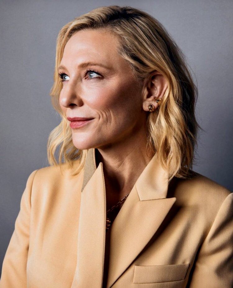 MARICAVICCHIOLO's tweet image. LFCA Portraits Cate nella bellezza dei suoi 53 anni… senza paura di essere se’ stessa sempre… LFCA It portrays Cate in the beauty of her 53 years… without fear of always being herself…#cateblanchett #queen #LFCA #portraits #Tàr @tarmovie @focusfeatures 😘🌹💙🇮🇹🎼🎹🪗🎻🎬