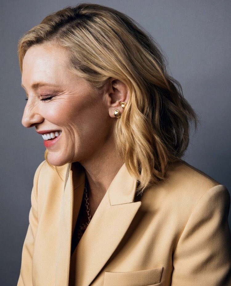 MARICAVICCHIOLO's tweet image. LFCA Portraits Cate nella bellezza dei suoi 53 anni… senza paura di essere se’ stessa sempre… LFCA It portrays Cate in the beauty of her 53 years… without fear of always being herself…#cateblanchett #queen #LFCA #portraits #Tàr @tarmovie @focusfeatures 😘🌹💙🇮🇹🎼🎹🪗🎻🎬