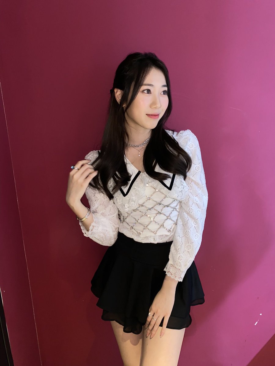 ILY1_MEMBERS's tweet photo. 우리 온리원 뭘 하고 있을까?
아…! Happy Valentine’s Day😚🍫 https://t.co/CVjUZ1FYeU