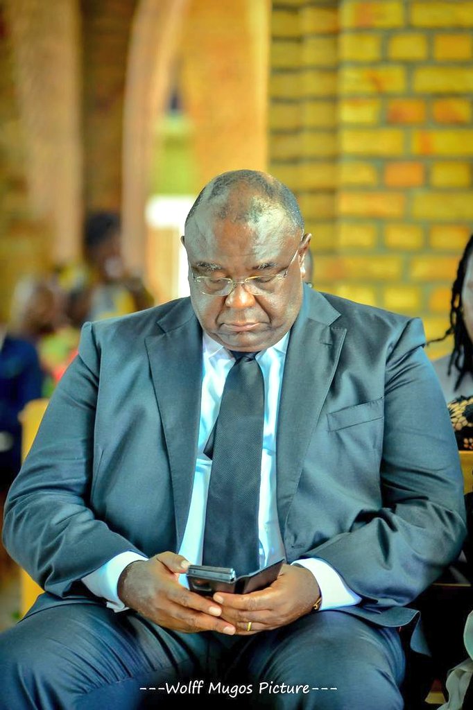 lilembu_pierre's tweet photo. L'ancien vice-président de la République et président national du MLC, Jean-Pierre Bemba Gombo @bembajp a honoré la mémoire de feu Léon Engulu, sénateur honoraire  du MLC ( 2003), ce lundi 13 février 2023, à Kinshasa. https://t.co/Fos188KzuL