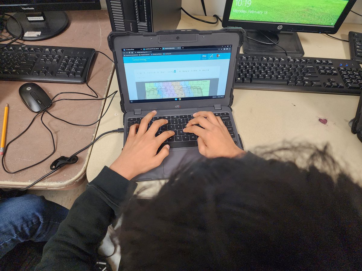 MrMaxwell1999's tweet photo. #typingforsuccess #HISD_digLitStrong #HISD #HOUSTON #TEXAS #HXTX #LEARNINGDOTCOM #digitalcitizens #MMAFA #CATAMOUNTS https://t.co/gb87DUP4pG