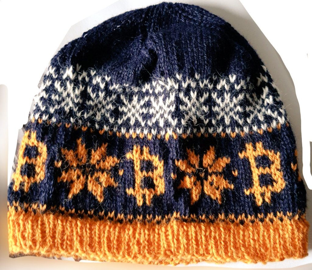 BluebeakL's tweet photo. My very first images on twitter ^-^
Selfmade hat in classical norwegian style ♥️ btc & knittery
Let me know what you think 😀
#beanie #btcfashion #handmade
#Mütze #Bitcoinermütze #Bitcoin #Beanie #Handarbeiten #Stricken #Strickmode
#Wolle #Woolandthegang #weareknitters #Alpaka https://t.co/ja8QCjQ77w
