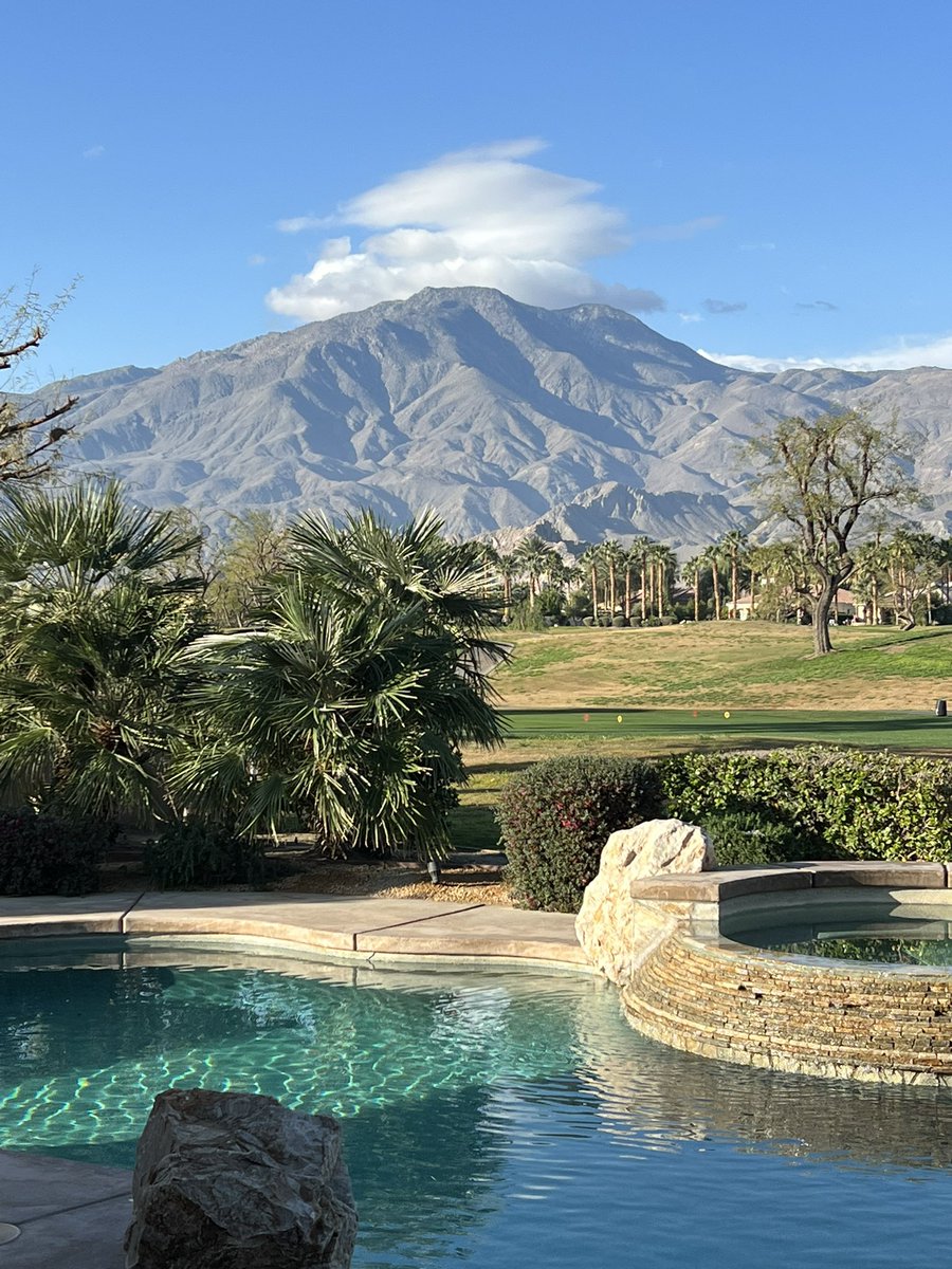BhathornBrandi's tweet photo. La Quinta, CA @spann https://t.co/0vX2YD7c9z
