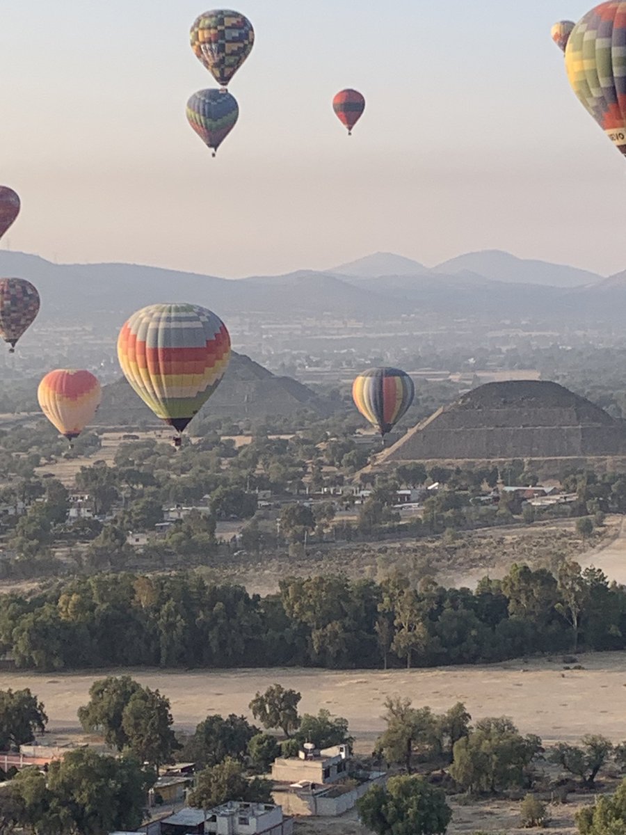Una experiencia mexicana de fábula, memorable más allá de meras palabras, sobrevolando las pirámides de #Teotihuacán en un globo aerostático de la empresa Flying Pictures cuyo dueño es británico.