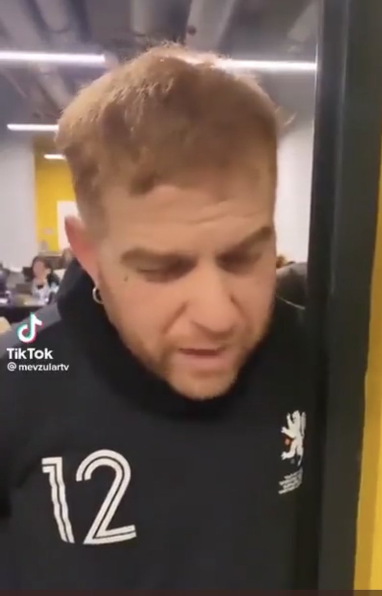 Sıcak kaloriferin yanında ekrana bakanlar, -15 derece enkaz kaldırmaya çalışan vatan evladının emeklerini çalıyor.  En hafif tabirle “vatansız tefeciler” #kahramamaras #deprem