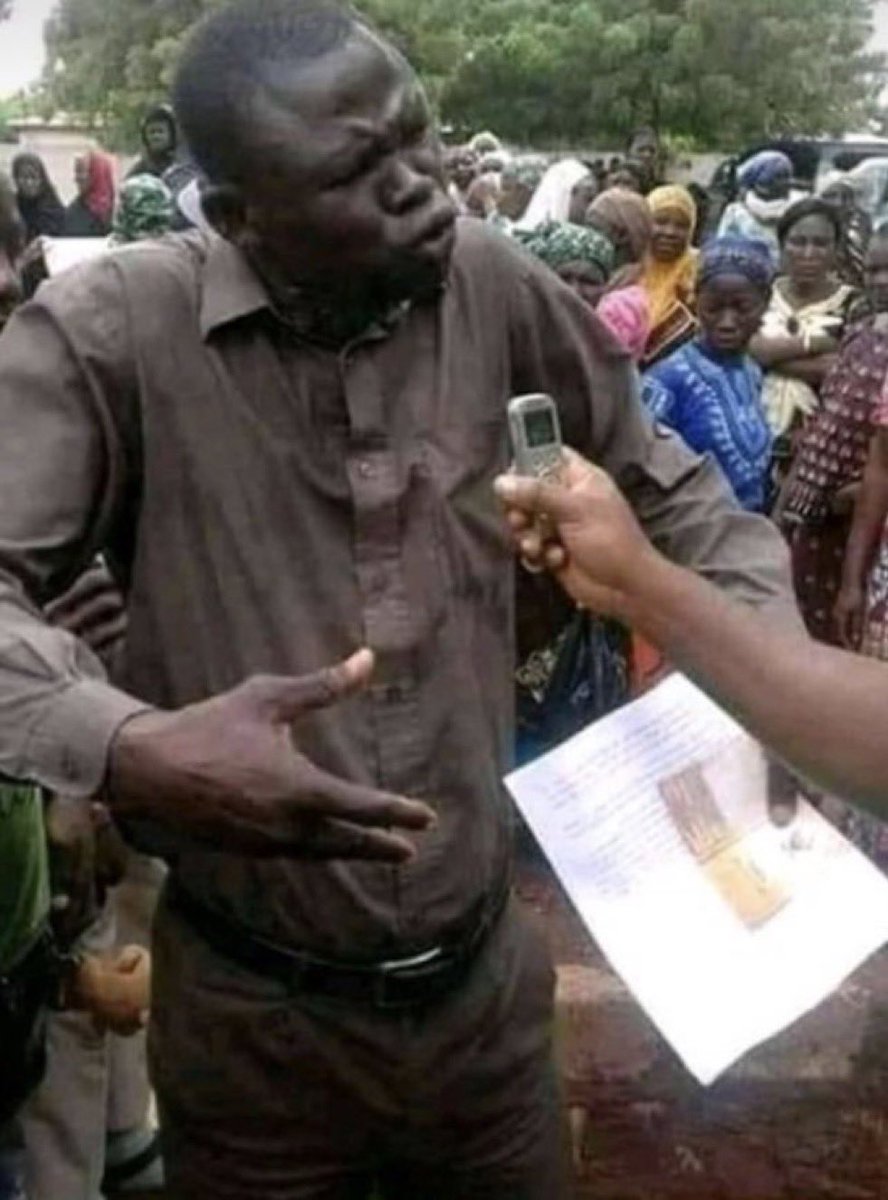 PeterPsquare's tweet photo. Someone today trying to explain to the DSS that he was just joking with the coup tweet that landed him in trouble. Who is that someone pls ? https://t.co/JXH6FxARcZ