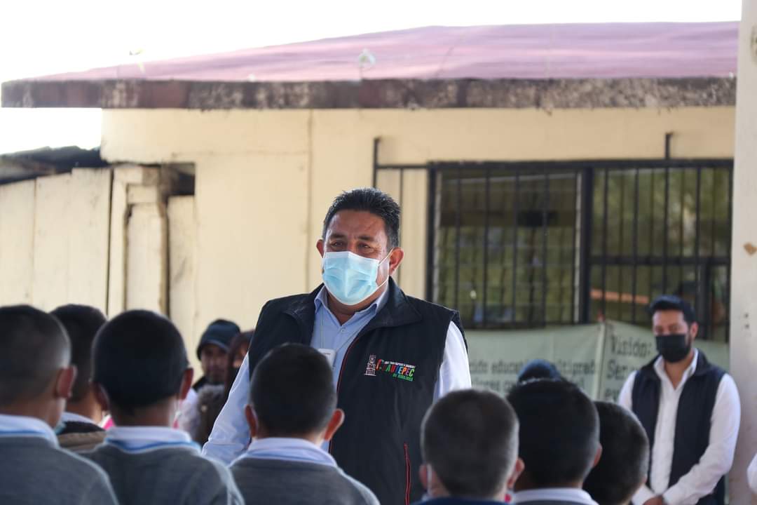 ManuelFerminRP's tweet photo. Rendir honores a la bandera es uno de los actos cívicos más bonitos pues nos permite repasar episodios, personajes y fechas en las efemérides.
🇲🇽🇲🇽Hoy iniciamos actividades realizando #LunesCívico en la escuela primaria Ernesto Viveros en la localidad del #Encinal https://t.co/a4gMrig2Ch