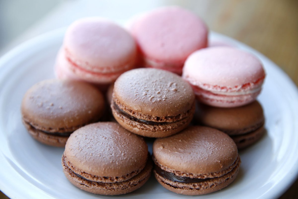 RTDNEWS's tweet photo. Last minute #RVA Valentine's Day foodie finds: @Beaunuts1 donuts, coffee drinks at @PerkBonAir, macarons at @WPABakery, a cheese flight at Truckle Cheesemongers &amp; lots more! #rva #rvafoodies https://t.co/sNr09UVQSk https://t.co/stMtAfL0cy