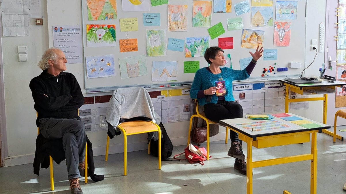32Occe's tweet photo. L'autrice de notre livre est dans notre classe ! Merci Sandrine Roche pour la rencontre au @SalinisAuch et à l'école de Barran. 
 Merci @addagers @LeGers32 @dsden_32 @OCCE_FD, la compagnie Kiroul, la Petite Pierre et Perrine Lurcel. https://t.co/i2HWvsHgLz