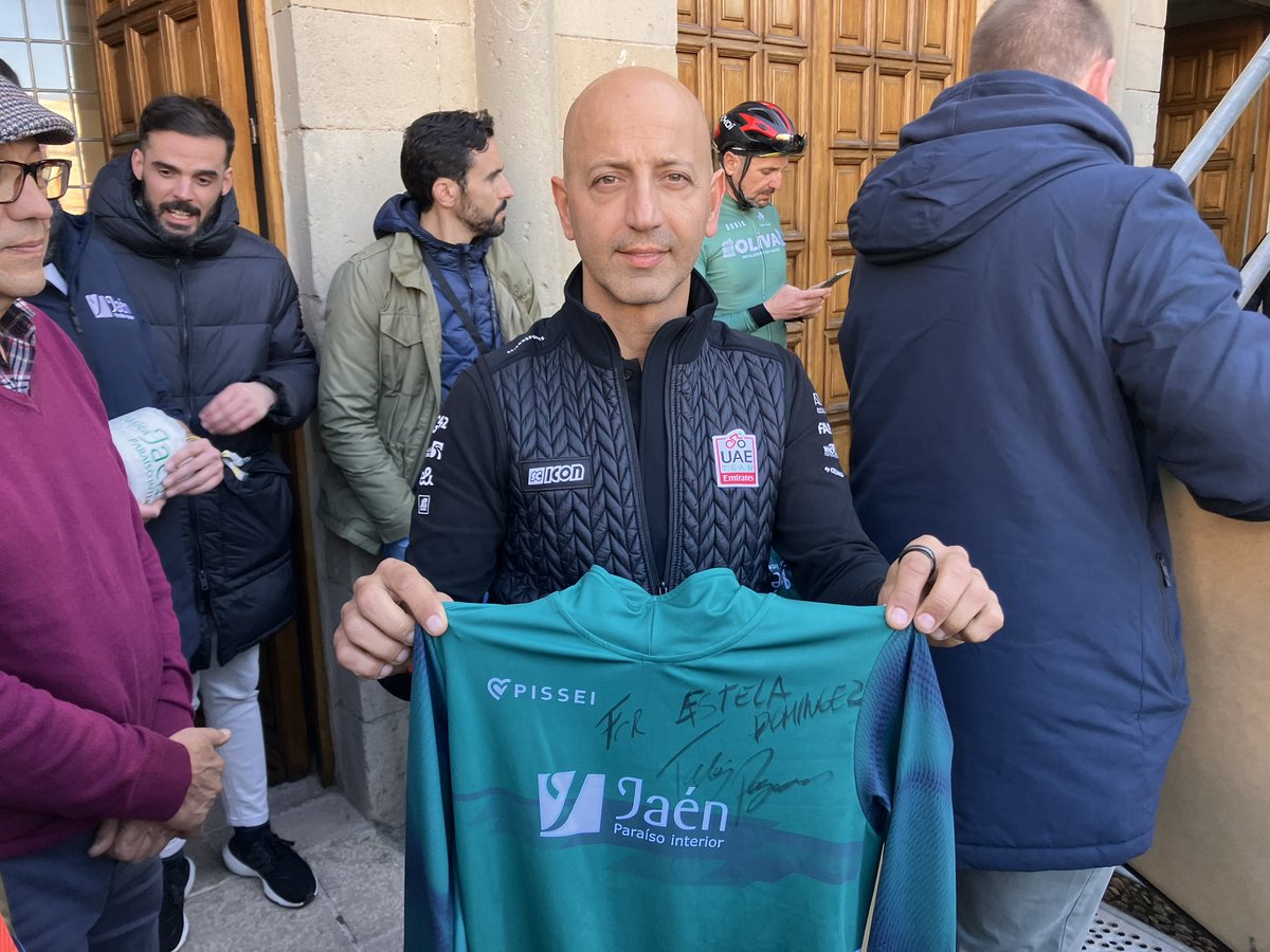 En recuerdo de Estela Domínguez.

El ganador <a href="/TamauPogi/">Tadej Pogačar</a> ha firmado el maillot oficial de la carrera para honrar la memoria de la joven ciclista. 

DEP