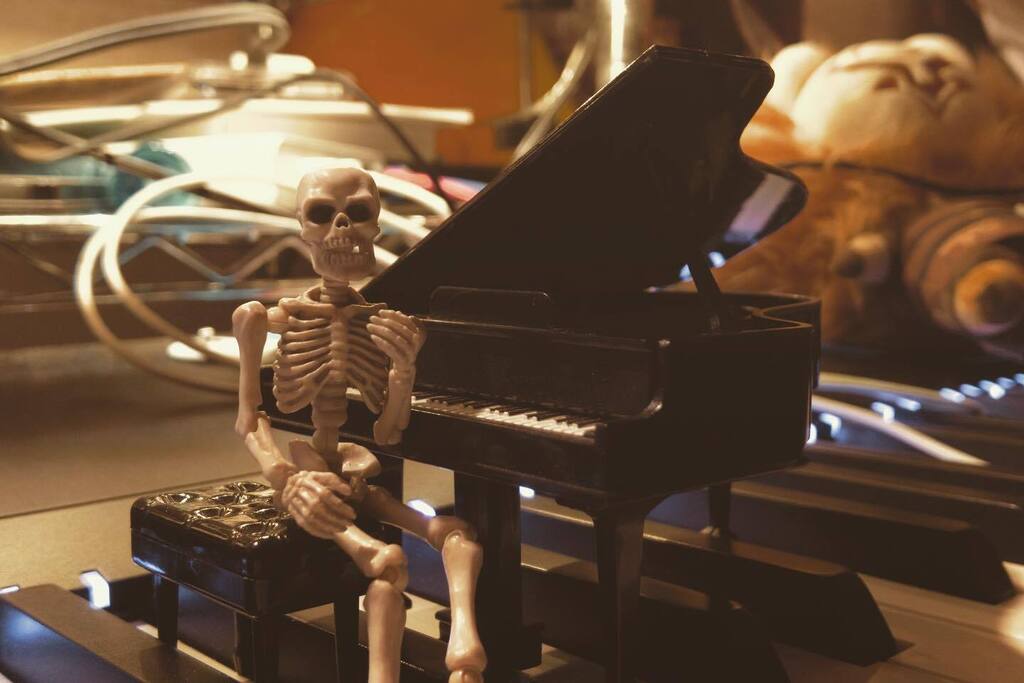 Nu_Match1986's tweet photo. HELP👼🏻
#dji #djiosmo #djiosmopocket
#djiosmopocket2
#ポーズスケルトン #poseskeleton #jzskeleton
#skeletonmusicfactory
#composer #music #dtm #recording https://t.co/mEZ202HlWK https://t.co/qhMJedXQOD