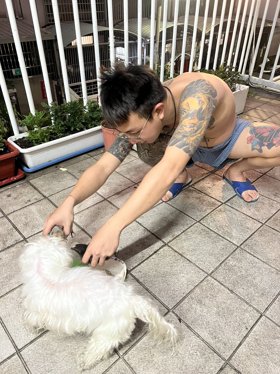 Alan527830678's tweet photo. 自己在台南的家無聊的要死 https://t.co/6urkeIv60B