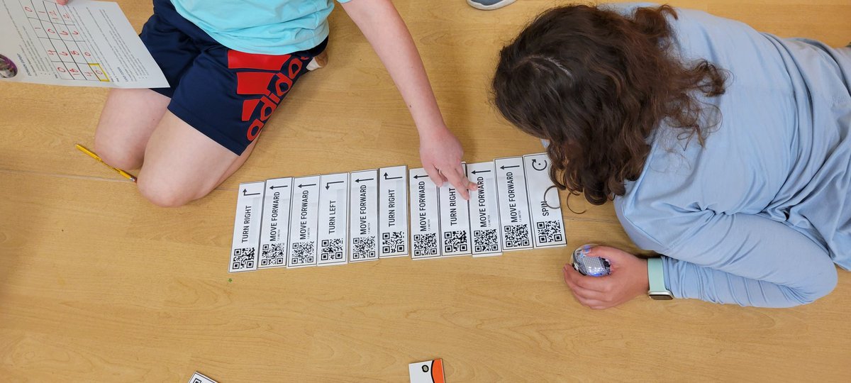 LeeEllenHarmer's tweet photo. Using tactile #code blocks to navigate a Sphero robot through a math challenge @LacyESLions. #coding at its finest and #CSforALL! #SASCodeSnaps @SASeducator @jessjmarquardt https://t.co/3yyE53JiaP