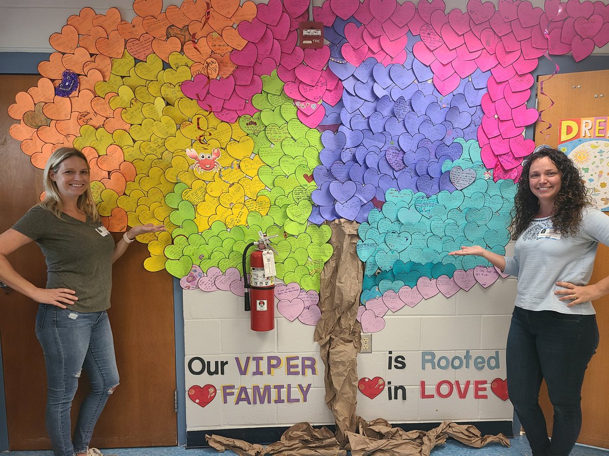 MrsPetryBookCo1's tweet photo. Thank you to our amazing PTO and students for filling the media center with love for our teachers. @pto_ves @VineyardsVipers https://t.co/7kc7edAN4h