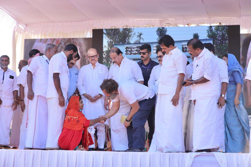 RGPGVWayanad's tweet photo. Kaithangu, the housing project, has been envisioned as a helping hand for women and children who’ve had to face hardships alone.
Today, thanks to UDF, we were happy to hand out 25 houses.
A home for needy hearts - one step at a time. #OurWayanad https://t.co/bgtZB7WbXL