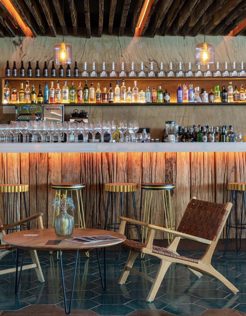 SancasShowroom's tweet image. Carácter y determinación.

En Tropical Barcelona nos enfrentamos a la creación de un espacio #sofisticado que aporta un valor añadido a tan especial infraestructura. Creamos un clima cálido con una robusta barra de #madera.

#wood #woodworking #handmade #design #restaurantdesign