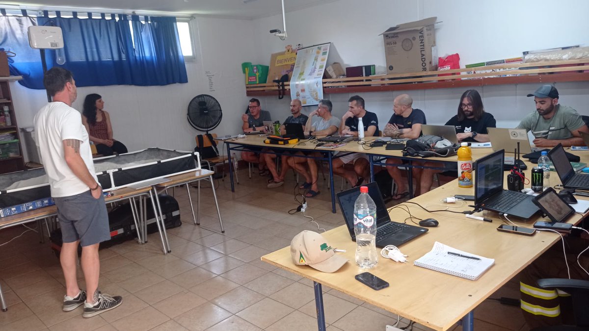 PauCostaF's tweet photo. Ayer, dimos la bienvenida al segundo equipo del programa #EGIF2023, a todos sus miembros y dispositivos internacionales.
¡Muchos ánimos para las siguientes semanas! https://t.co/7oXNQRfQTY