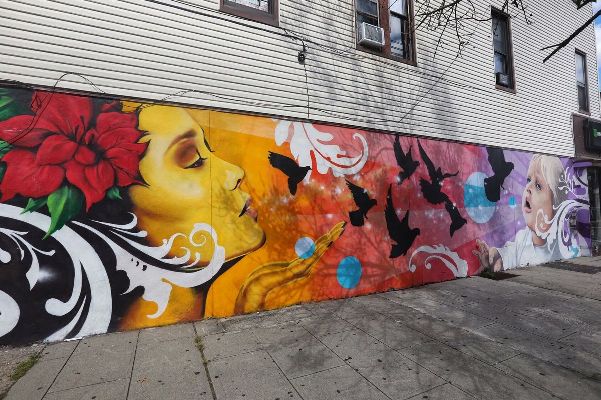JerseyCity's tweet photo. "Mother's Eternal Light" by artist Ed Morris (A.K.A. T.DEE) was completed in 2017 and sits peacefully at 407 Central Ave.

Want more #JerseyCityMurals? Take the virtual tour at https://t.co/dWFf1BTssy!

#MuralMonday #JCMAP https://t.co/pgoxuoalWW