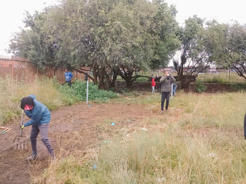 Great start to a new week as we continue to clear our school site within Eldorado Park to prepare our Eco School program site. #Eldos #EcoSchool