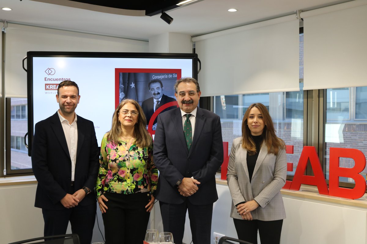 KreabEspana's tweet photo. En el último #EncuentrosKreab hemos tenido el placer de contar con la visita de @jfdezsanz, consejero de Sanidad de Castilla-La Mancha, para analizar las medidas desarrolladas sobre su legislatura y debatir sobre los retos que plantea el sistema sanitario. https://t.co/yhXYGbz6Dm