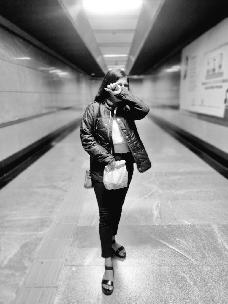 MansiGuptamd's tweet photo. 🖤 Life in a metro 🖤 #delhimetro @OfficialDMRC https://t.co/CvmjzsOO1U