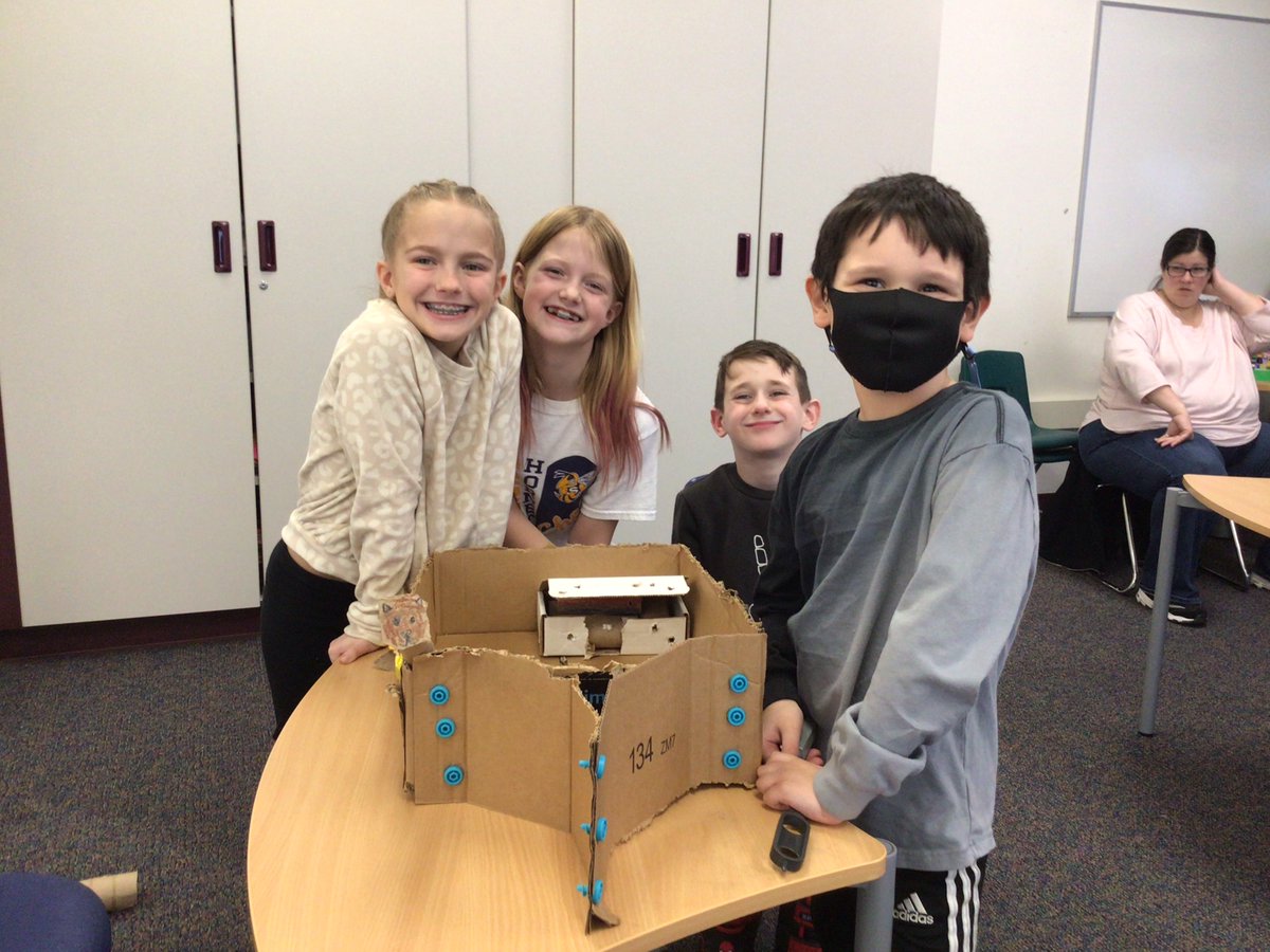 MrShermansLAB's tweet photo. 2nd and 3rd grade students had an awesome time in iLab using their @Makedo tools to get creative with cardboard! @Emily_Sickler #harvestlearn #SASCompass https://t.co/HABGjNCIvG