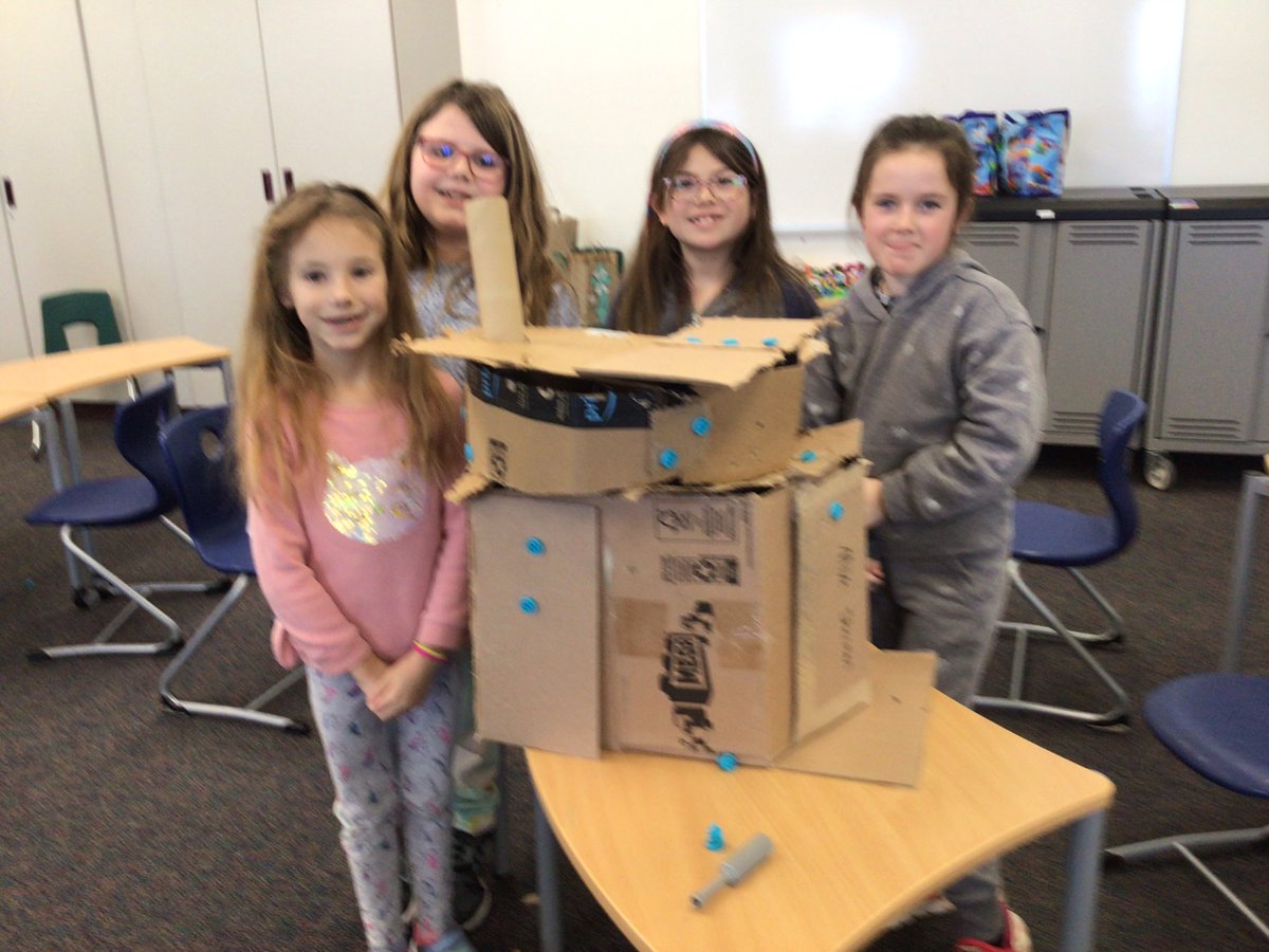 2nd and 3rd grade students had an awesome time in iLab using their <a href="/Makedo/">Makedo</a> tools to get creative with cardboard! <a href="/Emily_Sickler/">Emily Sickler</a> #harvestlearn #SASCompass