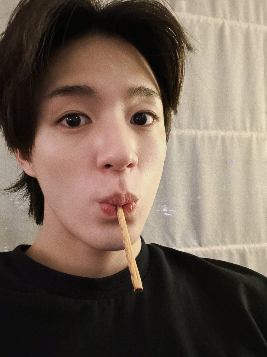 1224sunnysun's tweet photo. Booking buat valentine 🌹
#yejeno #jenara https://t.co/aNgPXeqve0