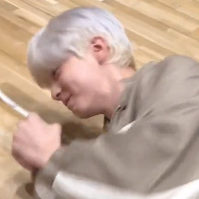 formysoobie's tweet photo. soobin rolling https://t.co/FQL9x4mcdI
