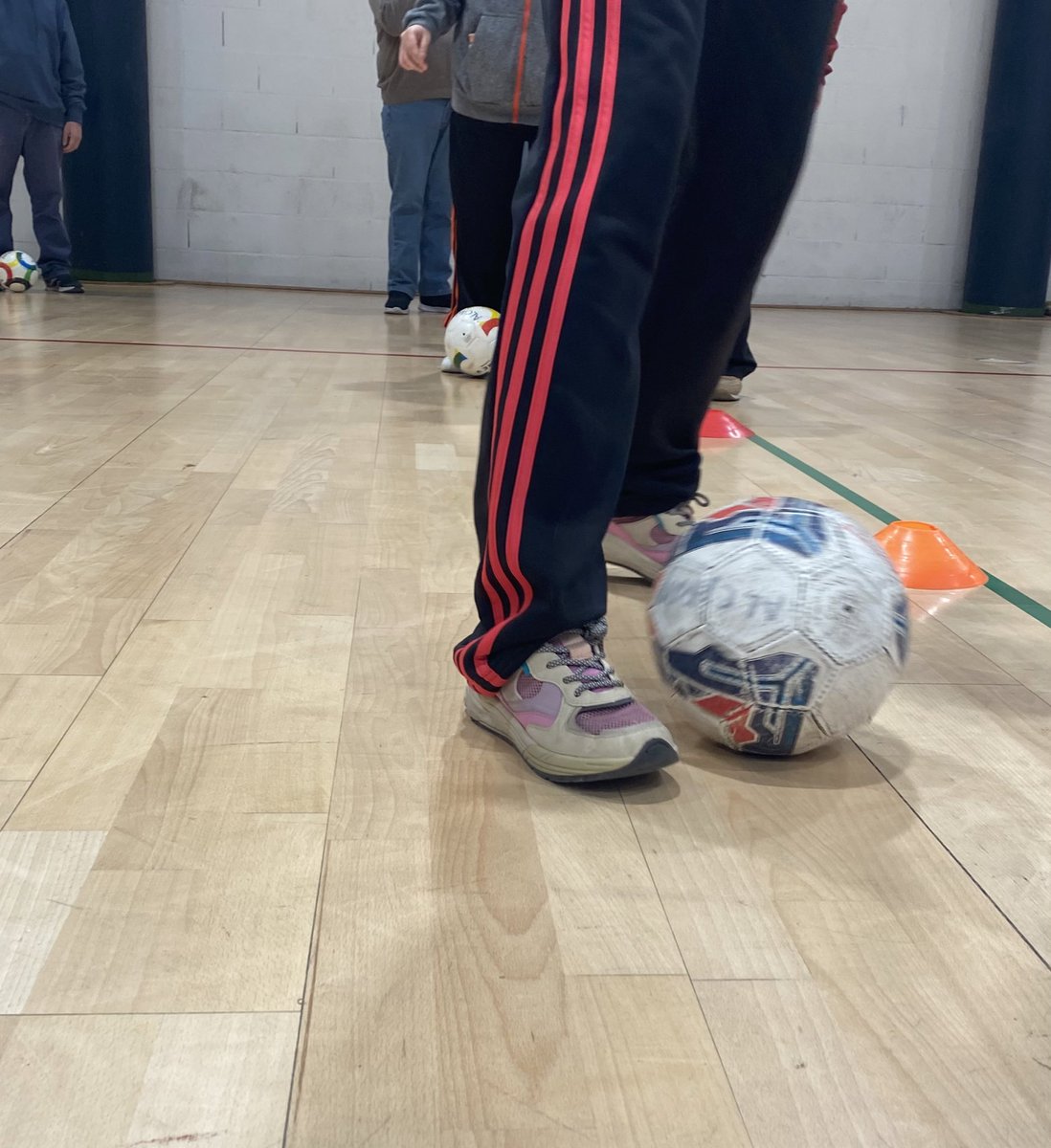 InClubSiOnGu's tweet photo. Cuando ejercitamos nuestro cuerpo se crean endorfinas, unas sustancias químicas que crean en nuestro organismo una sensación de felicidad y bienestar. 

¡Deporte para todos y todas! https://t.co/EqTpHn9p3N