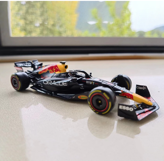 Miniatura 2022 Red Bull RB19 Bburago 1/43 na Shoppe