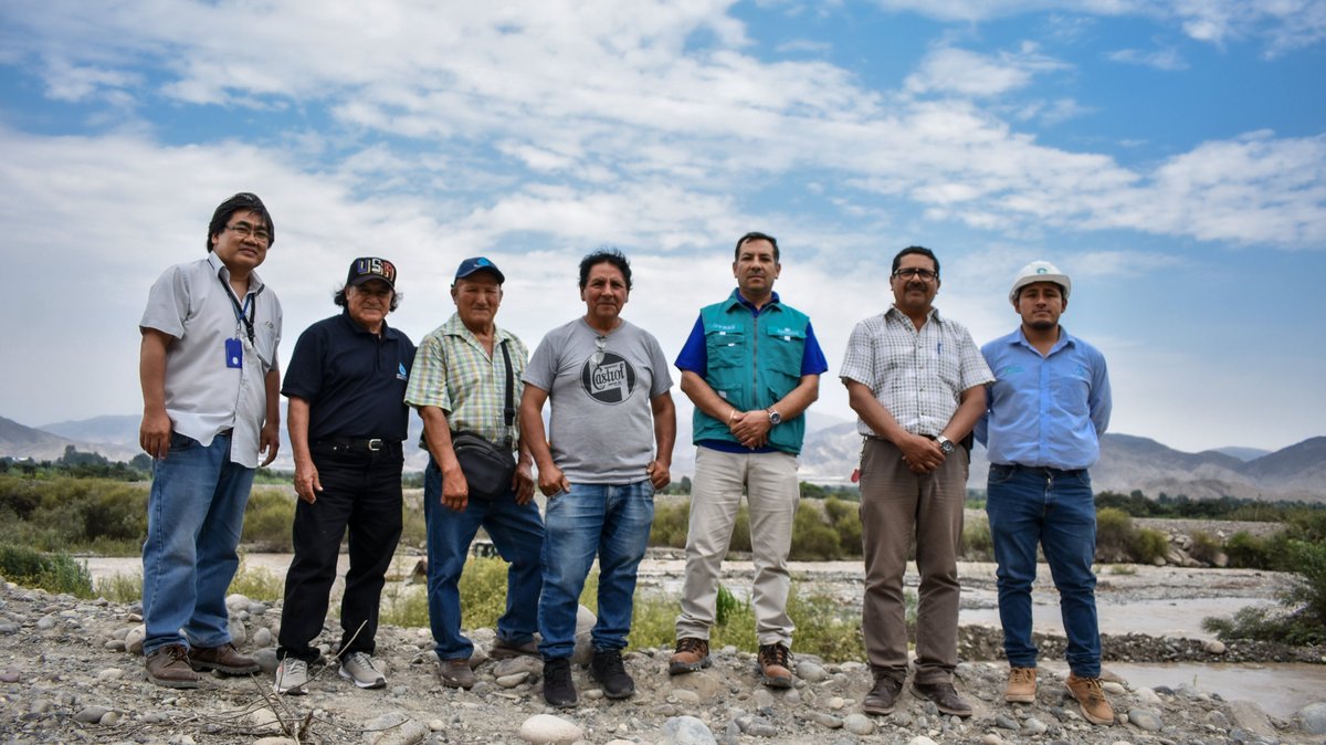 HuaralS's tweet photo. ☑️  En una acción articulada con la Junta de Usuarios, Emapa Huaral realizó intervención en la bocatoma del río Chancay - Huaral, con la finalidad de verificar los trabajos de descolmatación de residuos y establecer estrategias de prevención durante la temporada de lluvias. https://t.co/gtZR8CNi5w