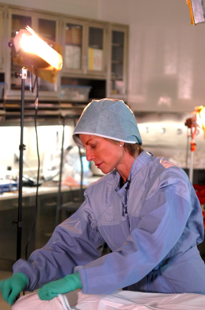 1pcornwell's tweet image. “If only ugliness wouldn’t stay. If only it wouldn’t visit at all. What do you need to see me about?”

(Scarpetta in the new one I’m writing now)