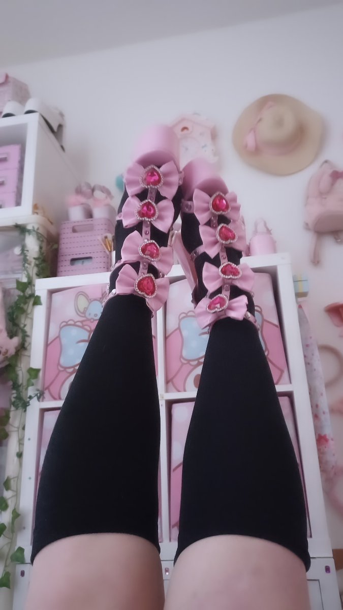 Morgen ist Valentinstag somit hast du noch heute zeit mir zu zeigen wie sehr du mich vergötterst. 😌 hat dich ran loser

amazon.de/hz/wishlist/ls…
