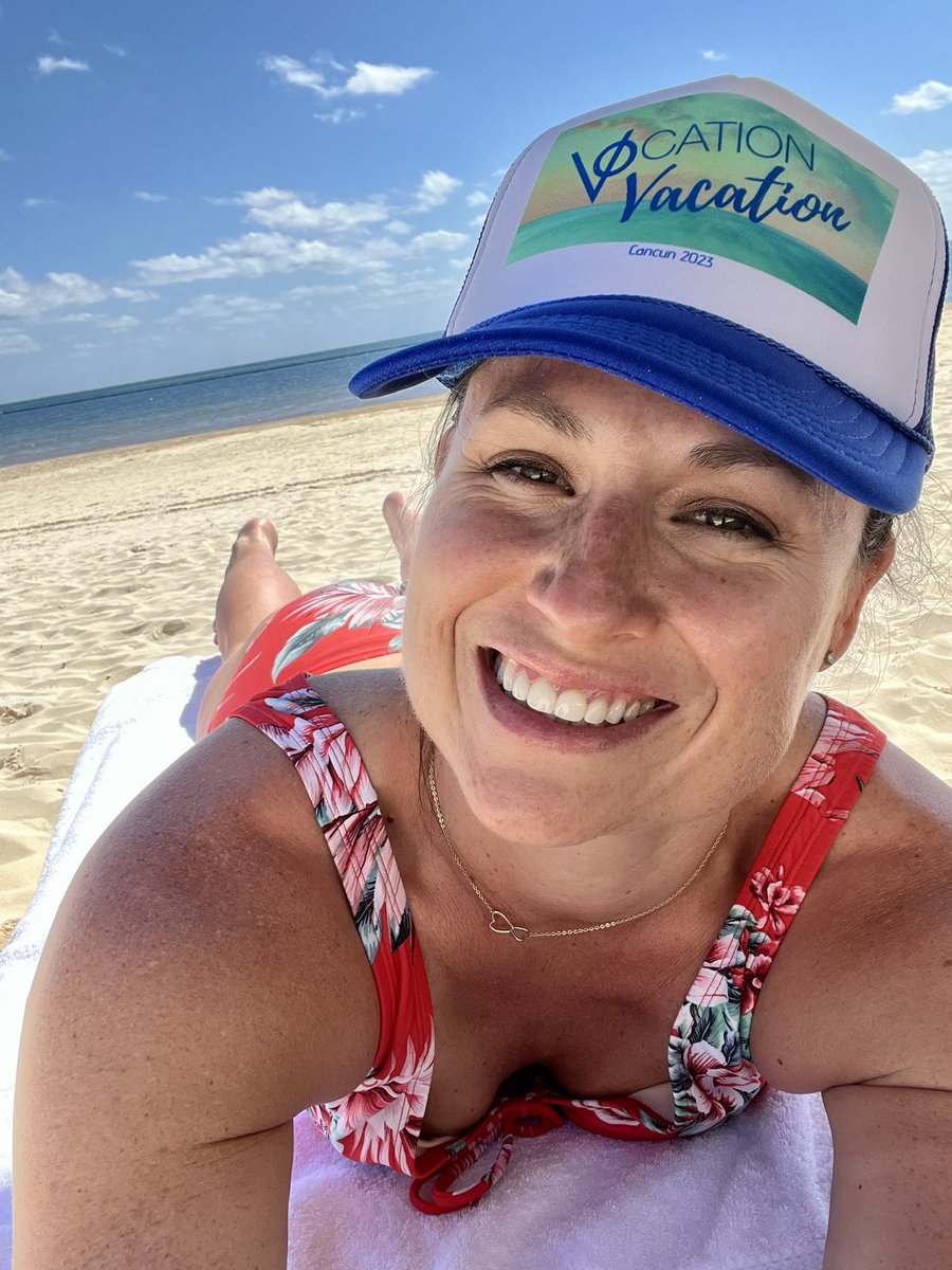 Please consider this my OOO notice ☀️ 
.
#thebusinessofvoiceover #conferencespeaker #publicspeaking #linkedinmarketing #thevoedge #thelinkedinedge #vocationconference #vocationcancun #ooo