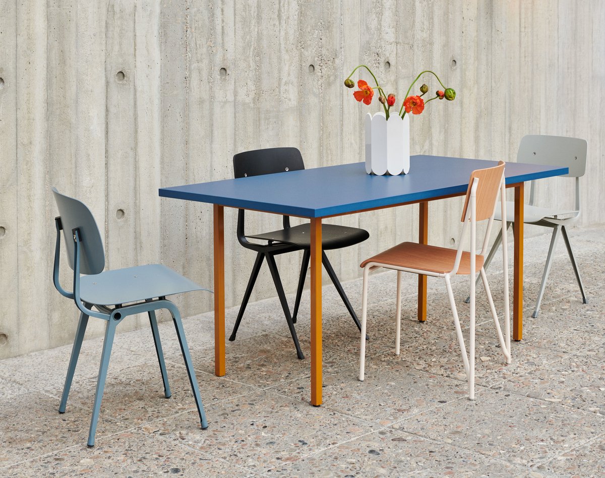 ColeccionSA's tweet photo. El resultado de un viaje de ocho años, Petit Standard de Daniel Rybakken es un estudio en precisión y detalles considerados. Con el objetivo de crear una silla altamente apilable, donde las características apilables realcen el diseño de la silla, Petit Standard fusiona elegancia https://t.co/tZIFbbh3Yz