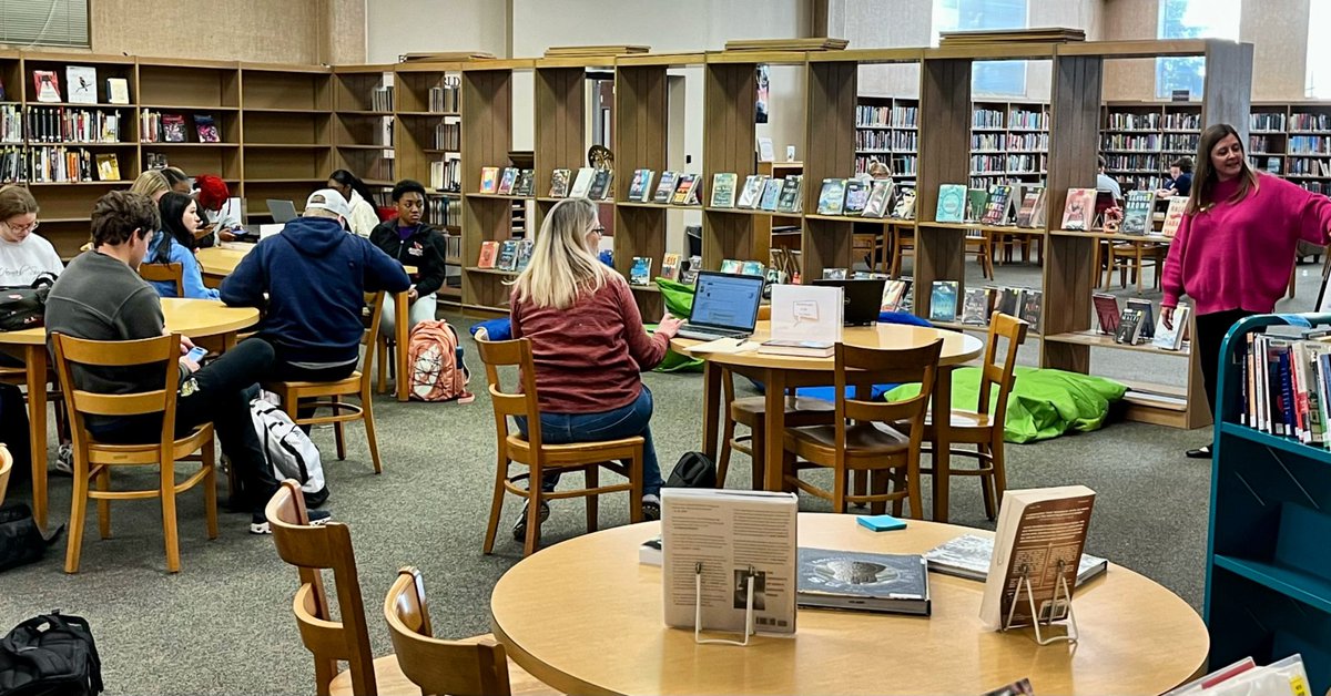 NWCC_Library's tweet image. We love it when classes visit the library! #libraryinstruction