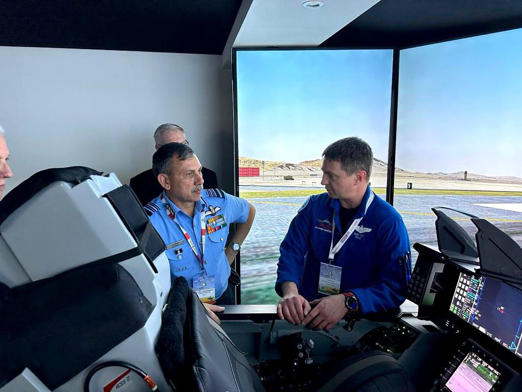 StrategicPrism1's tweet image. #F21 Cockpit #AeroIndia2023
Via @LockheedMartin